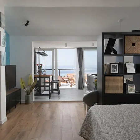 アパート Left & Right With Jacuzzi, 4 Stars *