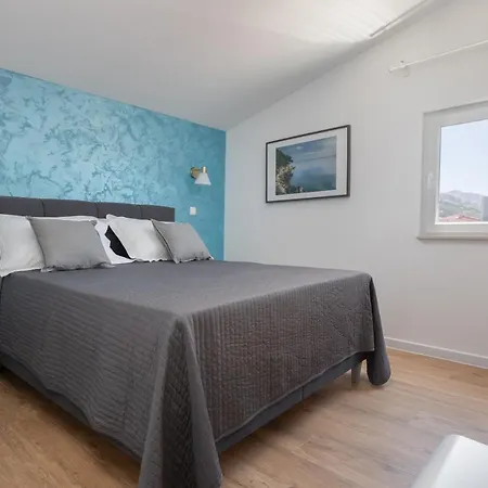 Apartment Left & Right With Jacuzzi, 4 Stars *