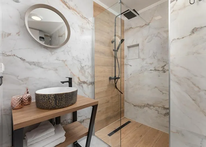 Apartman Left & Right With Jacuzzi, 4 Stars Makarska