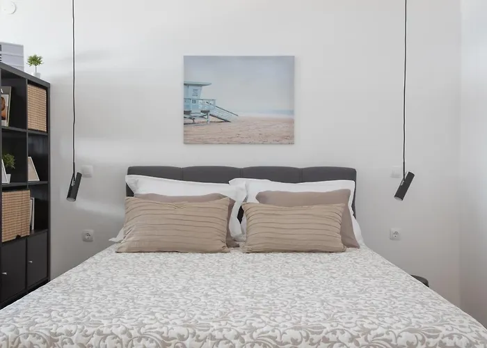 Left & Right With Jacuzzi, 4 Stars ماكارسكا