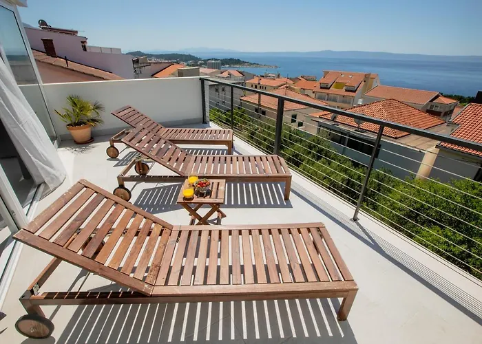 Left & Right With Jacuzzi, 4 Stars *