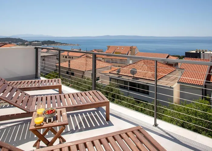 Left & Right With Jacuzzi, 4 Stars ماكارسكا