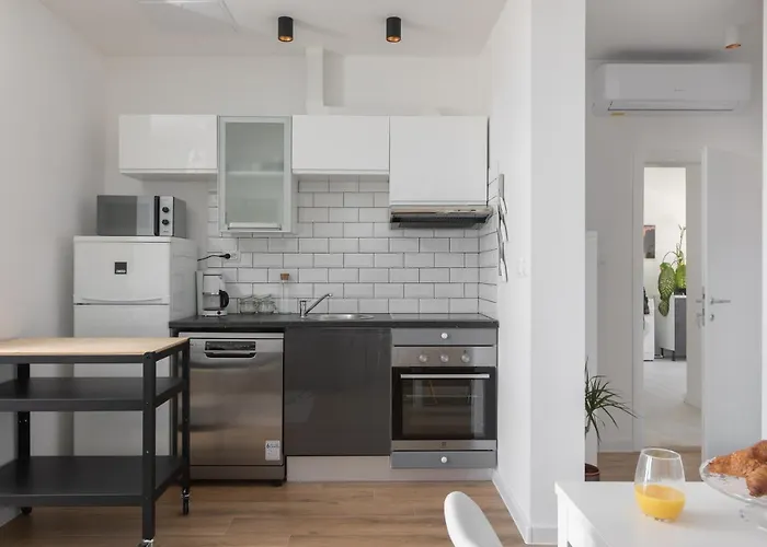 Apartman Left & Right With Jacuzzi, 4 Stars