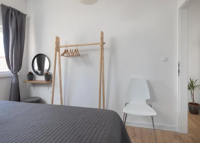 Left & Right With Jacuzzi, 4 Stars ماكارسكا