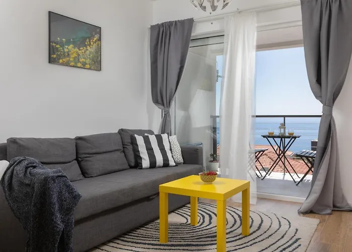 Left & Right With Jacuzzi, 4 Stars Апартаменты