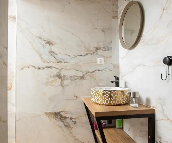 Left & Right With Jacuzzi, 4 Stars شقة ماكارسكا