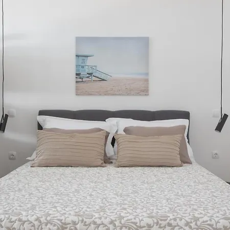 Left & Right With Jacuzzi, 4 Stars Μακάρσκα