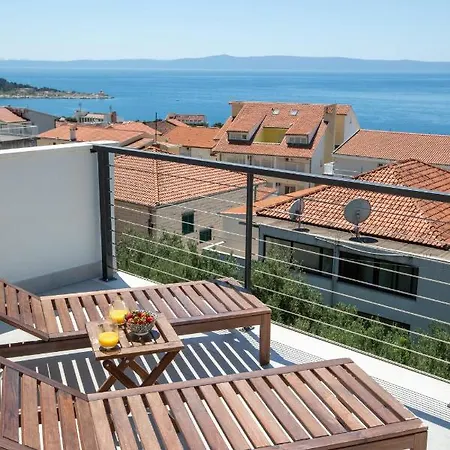 Left & Right With Jacuzzi, 4 Stars Appartement *