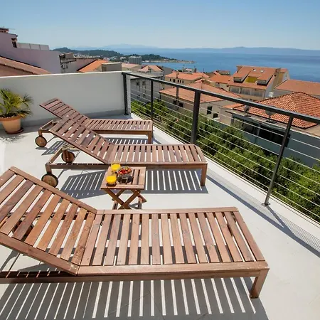 Left & Right With Jacuzzi, 4 Stars *