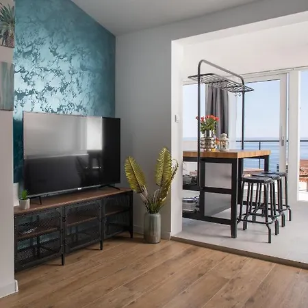 Left & Right With Jacuzzi, 4 Stars Διαμέρισμα