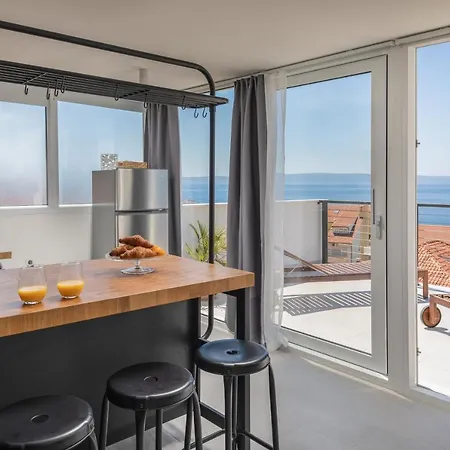 Left & Right With Jacuzzi, 4 Stars Διαμέρισμα *