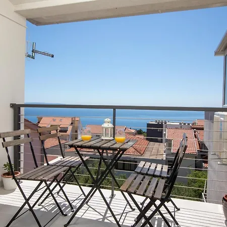 Left & Right With Jacuzzi, 4 Stars Appartement