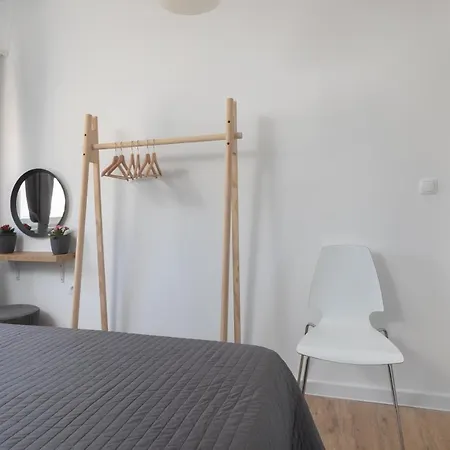 Left & Right With Jacuzzi, 4 Stars Μακάρσκα