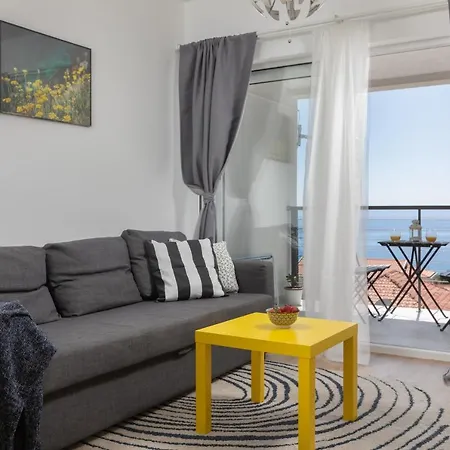 Left & Right With Jacuzzi, 4 Stars Appartement