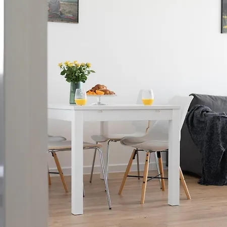 Left & Right With Jacuzzi, 4 Stars Μακάρσκα